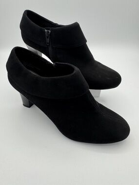 Coach And Four Black Cuffed Booties Size 8 Faux Suede Side Zipper Shoes Heels